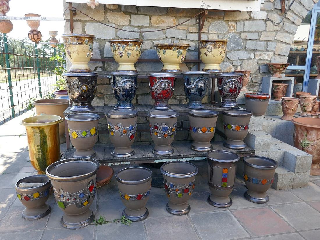 Poterie artisanale exposée