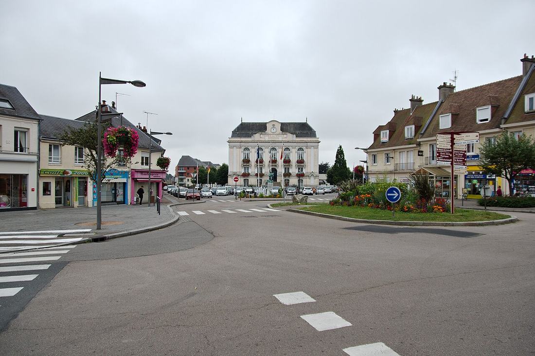 Place de l'Hôtel-de-Ville à Yvetot